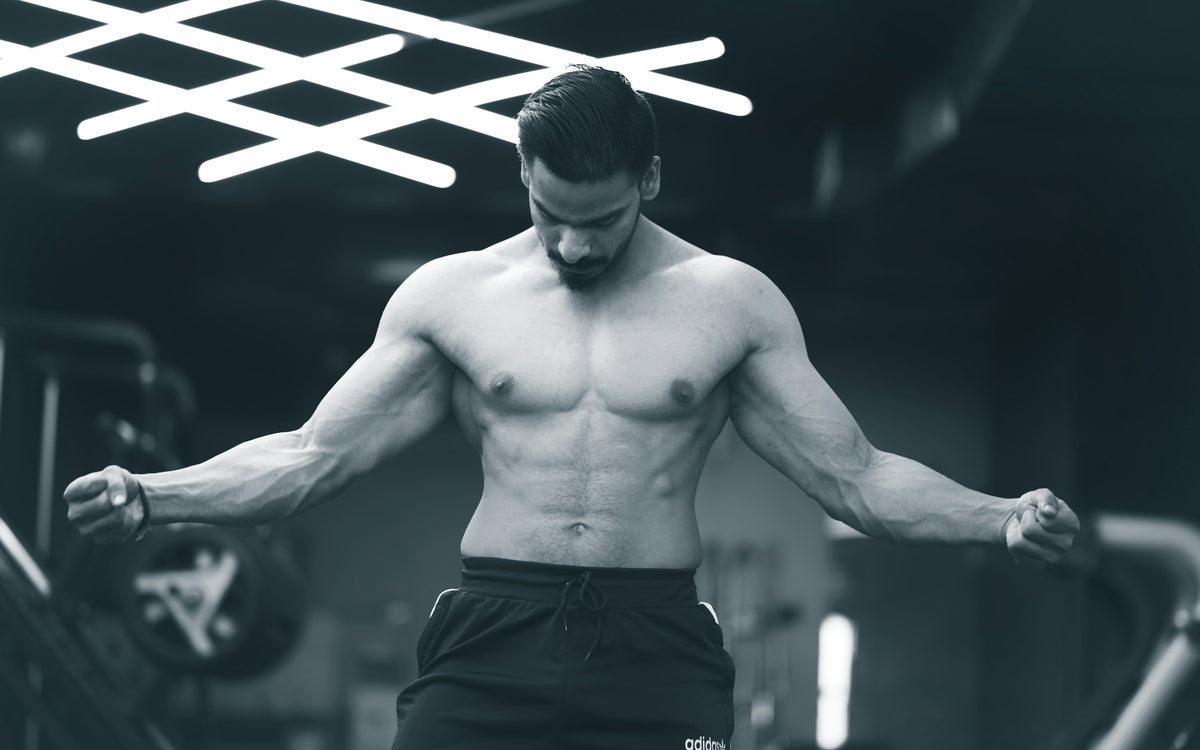 homme ayant progressé en musculation en suivant des conseils