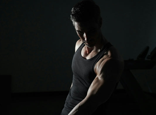 homme gagnant de la masse musculaire