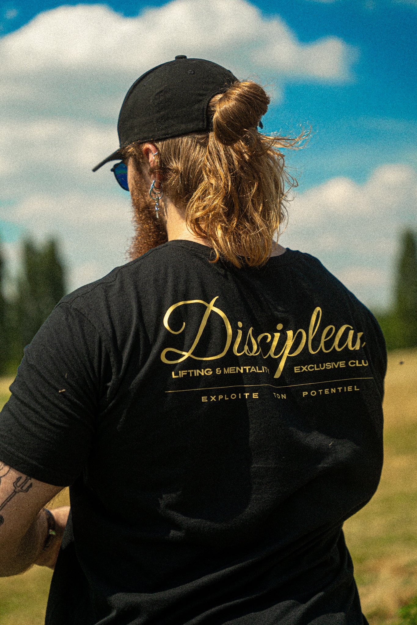 Disciplean Club - T-shirt noir à motif calligraphie