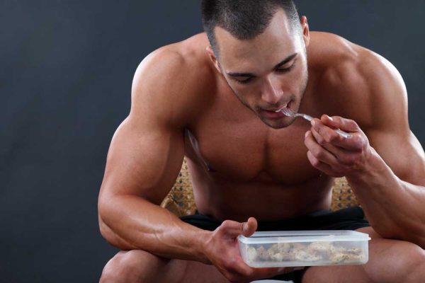 Faut-il manger plus de calories les jours d'entraînement en musculation ?